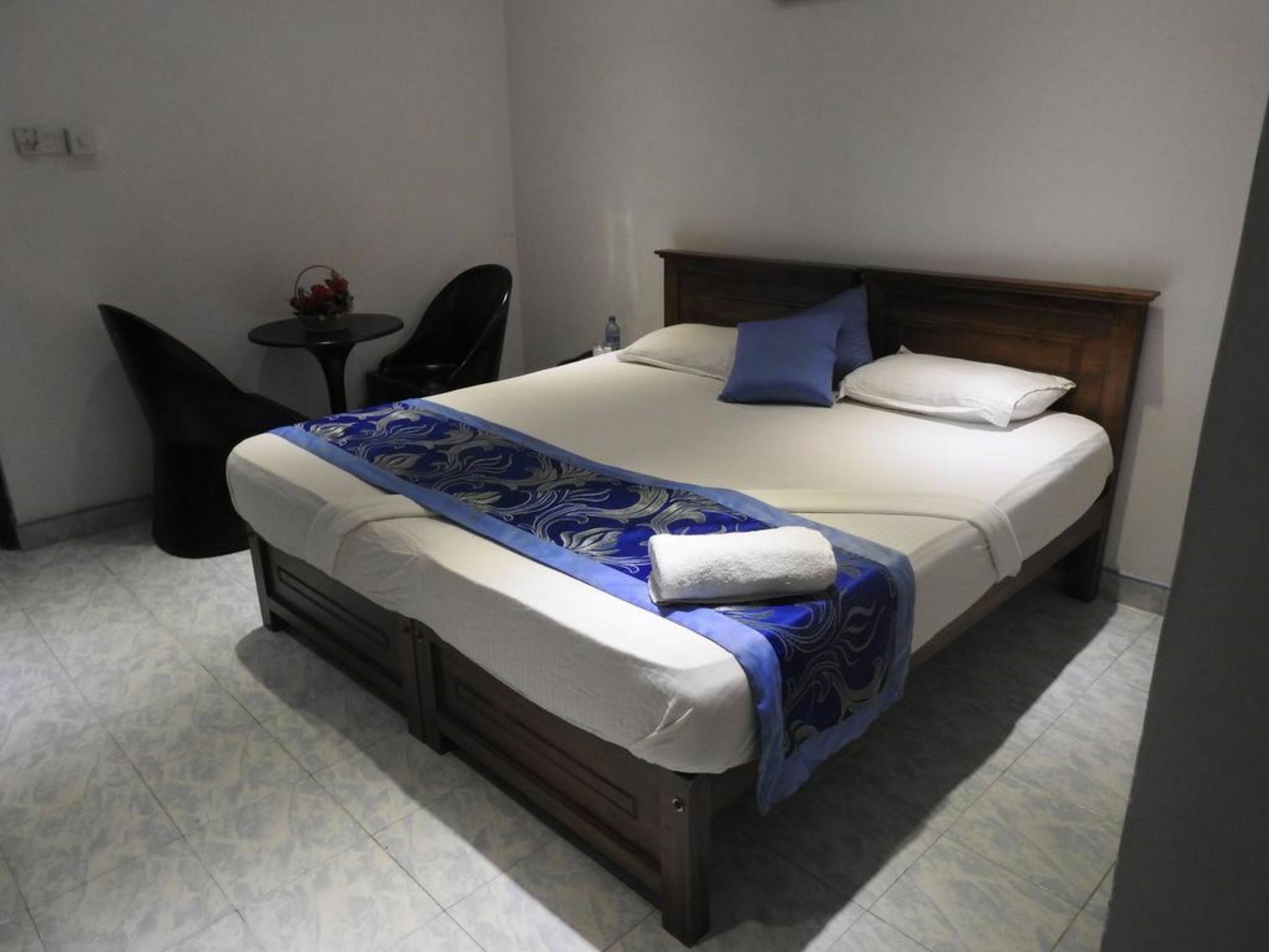 Oak Wood Inn Канди Экстерьер фото