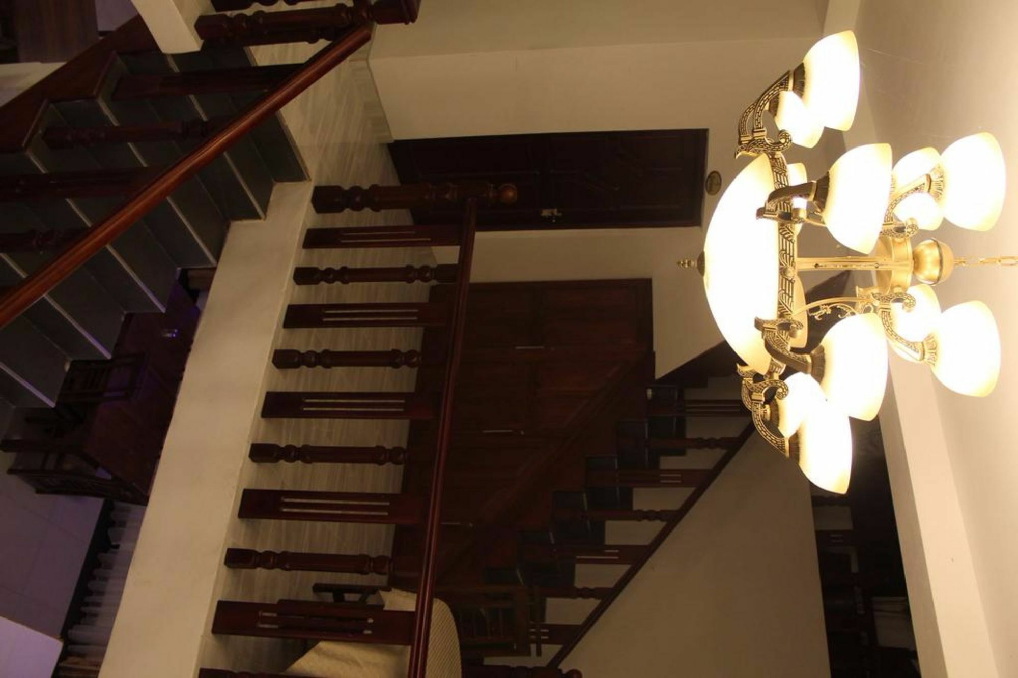 Oak Wood Inn Канди Экстерьер фото