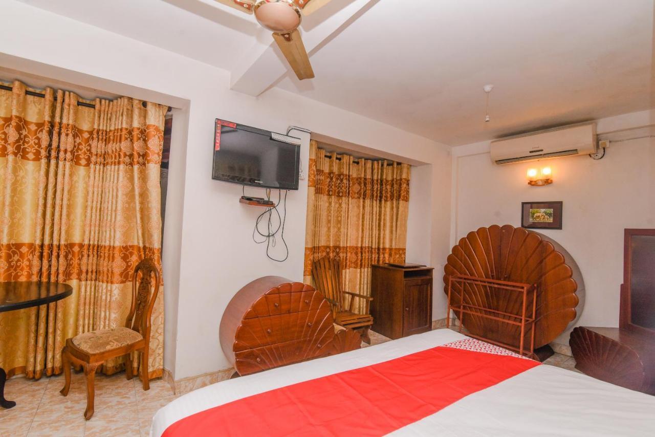 Oak Wood Inn Канди Экстерьер фото
